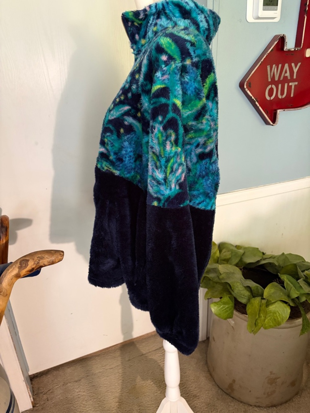 Lilly Pulitzer Plush Half-Zip Fleece Pullover Jacket - Teal Floral/Navy - Picture 3 of 5